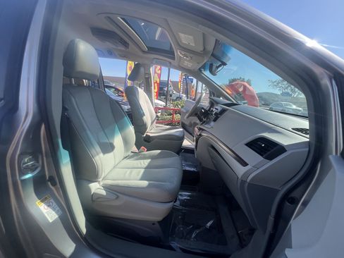 Used 2011 Toyota Sienna XLE image 45