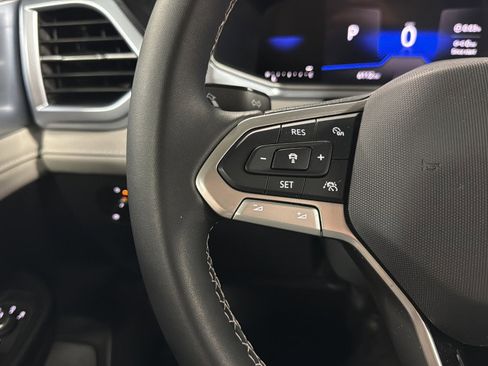 Certified 2025 Volkswagen Taos SE image 21