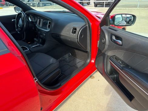 Used 2022 Dodge Charger SXT RWD image 9
