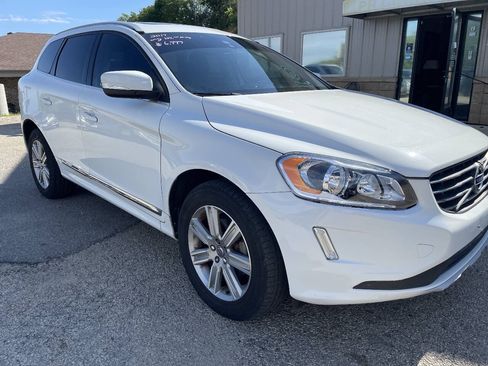 Used 2017 Volvo XC60 T5 Inscription FWD image 2