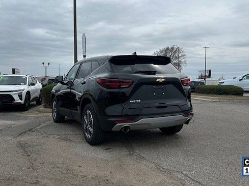 Used 2025 Chevrolet Blazer LT image 2