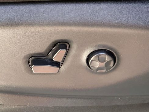 Used 2024 Chrysler Pacifica Touring-L FWD image 14