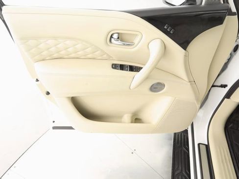 Used 2024 INFINITI QX80 Sensory AWD/4WD image 11