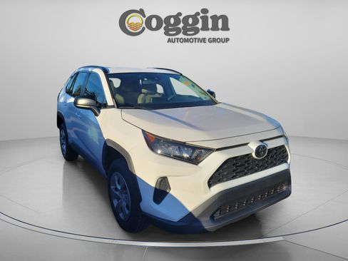 Certified 2021 Toyota RAV4 LE image 9