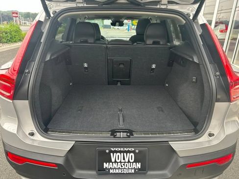 Certified 2025 Volvo XC40 B5 Plus AWD/4WD image 11