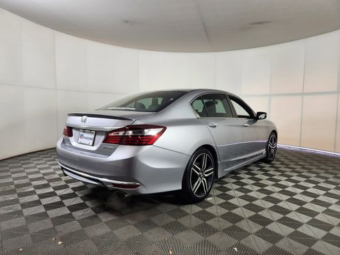 Used 2016 Honda Accord Sport image 7