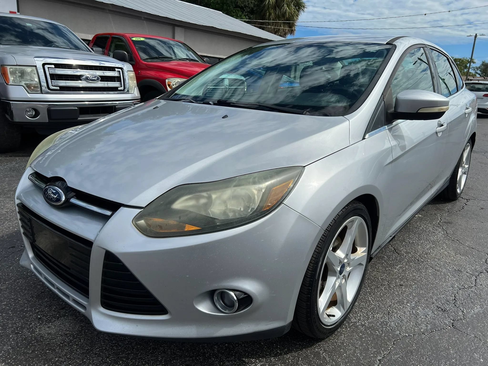 Used 2013 Ford Focus Titanium w/ Titanium Handling Pkg FWD image 2