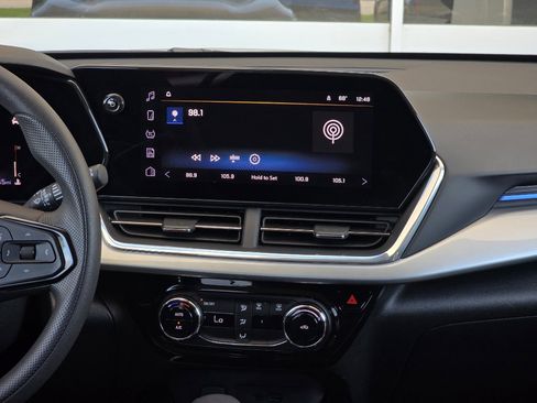 Used 2024 Chevrolet Trax LT image 8