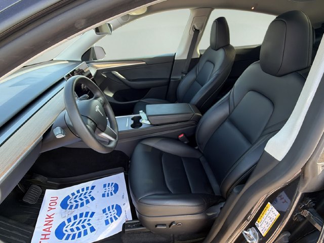 Used 2025 Tesla Model Y Long Range RWD image 18
