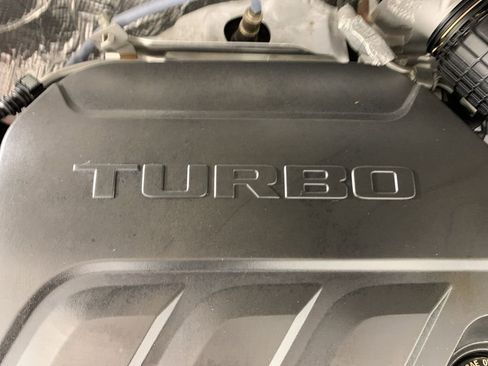 Used 2025 Chevrolet Trax LT image 40