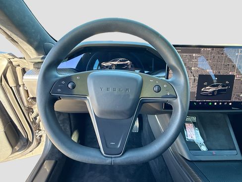 Used 2022 Tesla Model S Plaid image 40