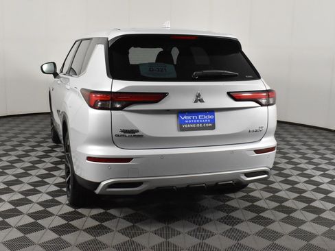 Used 2024 Mitsubishi Outlander SE image 7