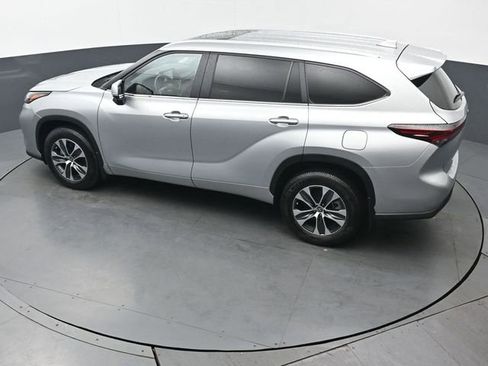 Certified 2024 Toyota Highlander XLE image 50