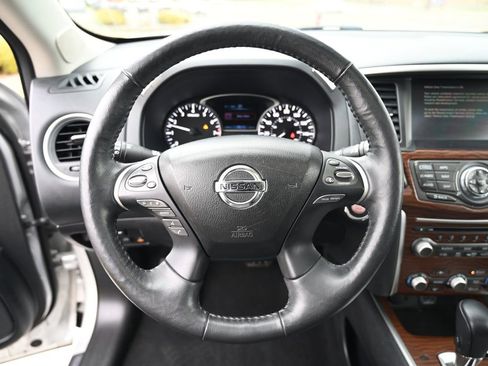 Used 2020 Nissan Pathfinder Platinum image 22