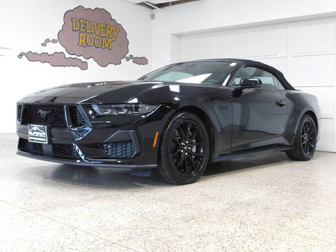 Used 2025 Ford Mustang GT Premium RWD image 4