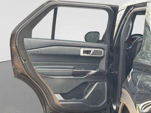 Used 2020 Ford Explorer XLT w/ Equipment Group 202A AWD/4WD image 12