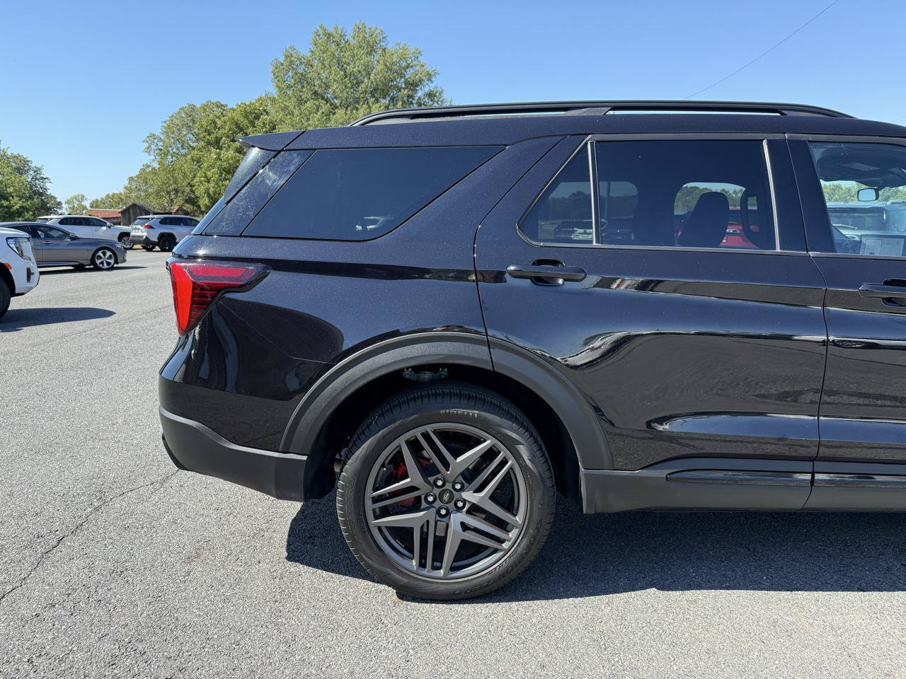 Used 2025 Ford Explorer ST-Line w/ ST-Line Street Pack AWD/4WD image 43