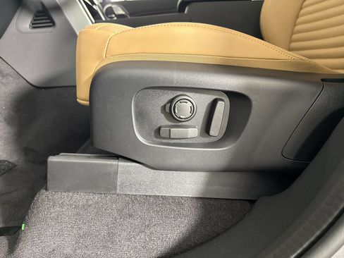 New 2026 Land Rover Discovery Dynamic SE AWD/4WD image 14