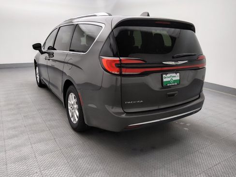 Used 2021 Chrysler Pacifica Touring-L FWD image 6