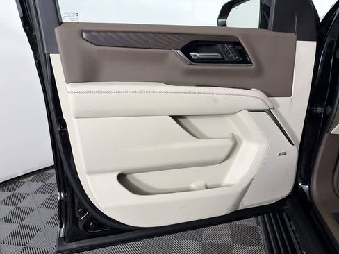 New 2026 GMC Yukon XL Denali w/ Denali Reserve Package image 9