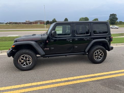 Certified 2025 Jeep Wrangler Unlimited Rubicon w/ Convenience Group AWD/4WD image 7