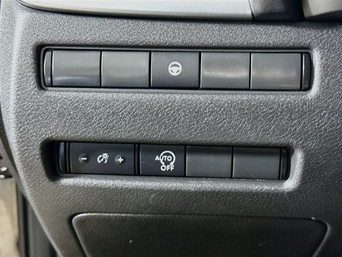 Used 2023 Nissan Rogue SV FWD image 9
