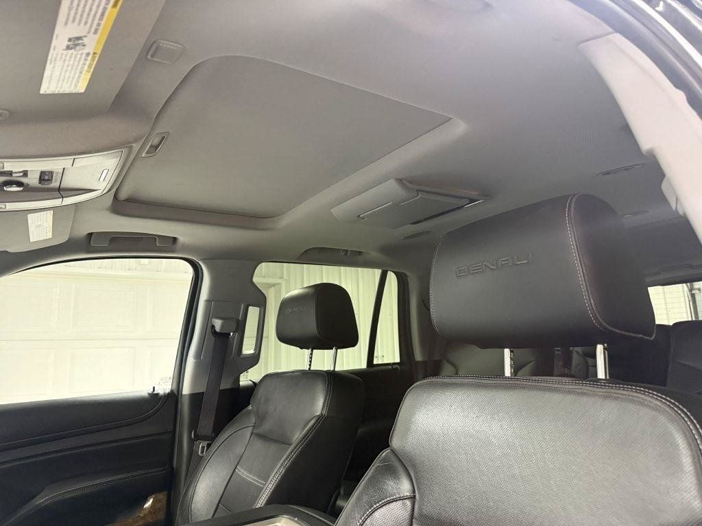 Used 2015 GMC Yukon Denali w/ Premium Package AWD/4WD image 10