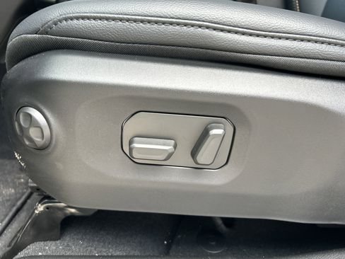 New 2025 Jeep Gladiator Sport image 13