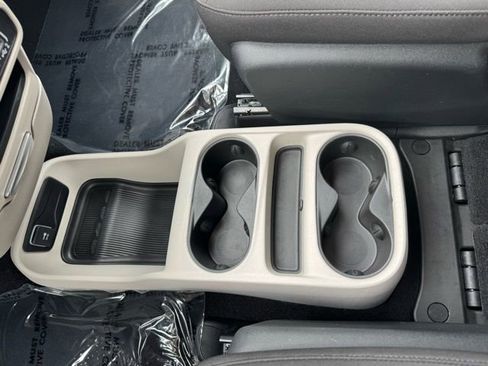 Used 2023 Chrysler Voyager LX image 18