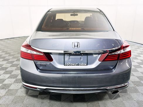 Used 2017 Honda Accord LX image 4