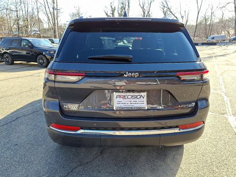 Used 2023 Jeep Grand Cherokee Limited image 6