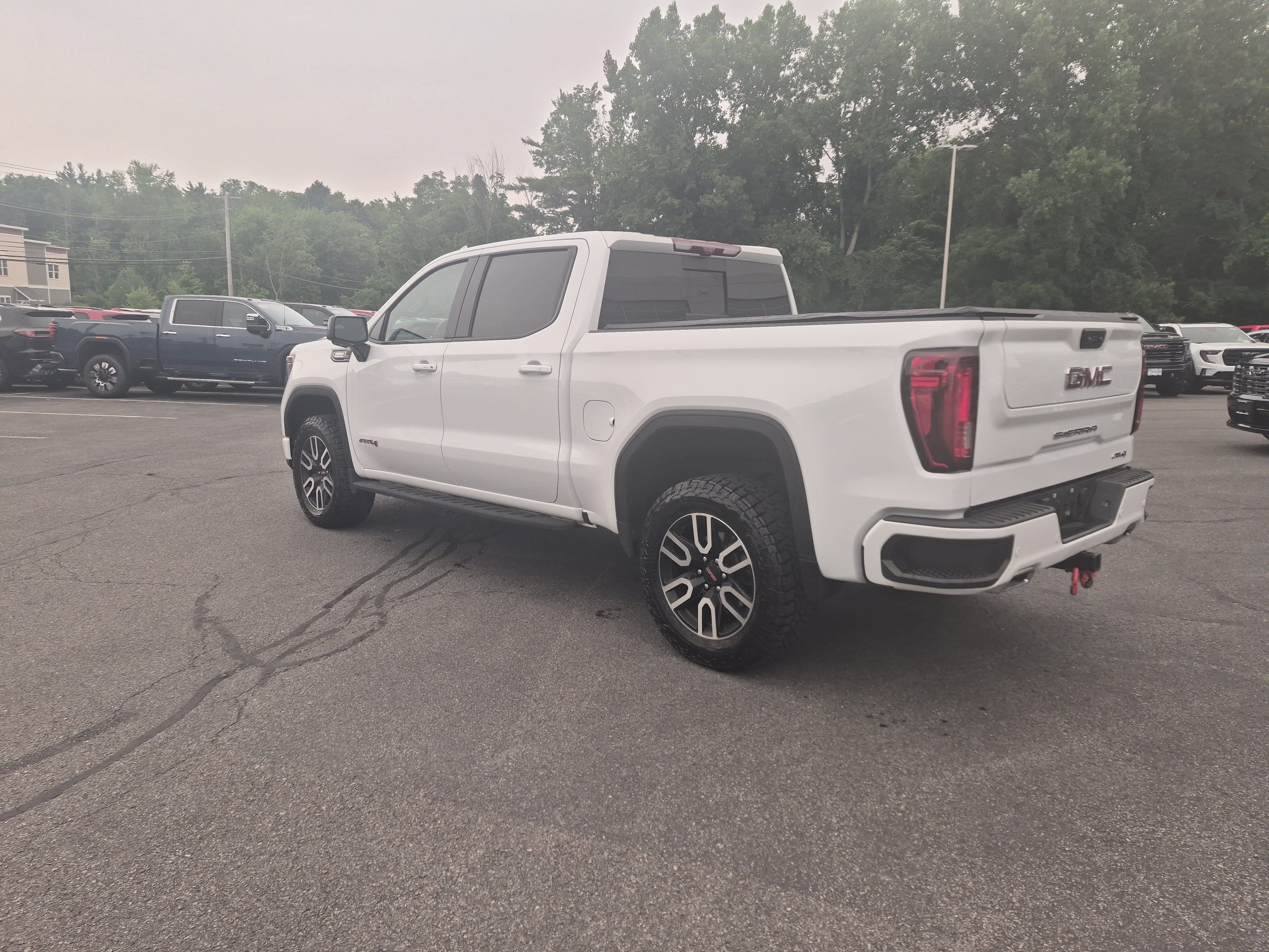 Certified 2023 GMC Sierra 1500 AT4 w/ Technology Package AWD/4WD image 3