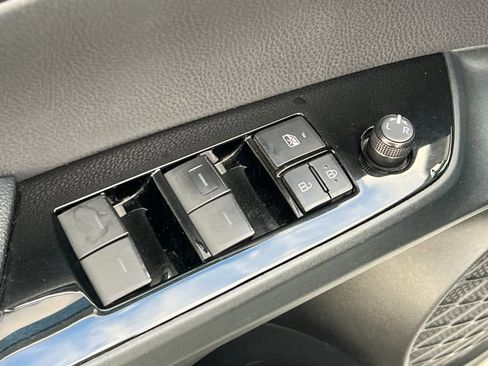 Used 2019 Toyota Prius XLE image 13