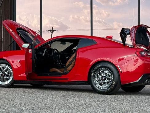 Used 2017 Chevrolet Camaro SS RWD image 25