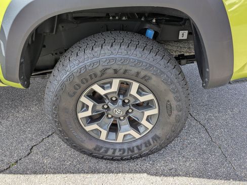 Used 2023 Toyota Tacoma TRD Off-Road w/ Technology Package image 27