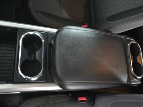 Used 2021 Nissan Titan SV w/ SV Convenience Package image 35