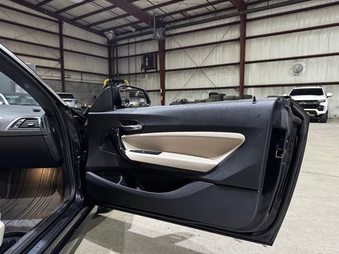 Used 2020 BMW 230i Convertible image 21