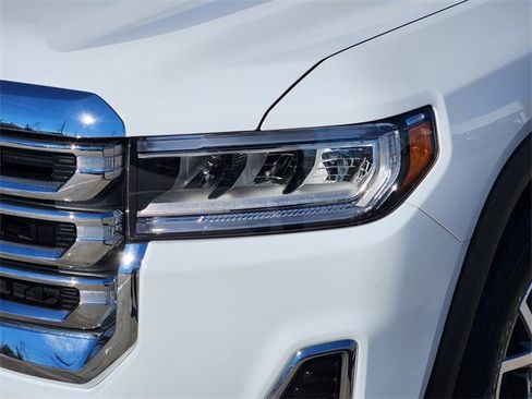 Used 2023 GMC Acadia SLE w/ Driver Convenience Package image 9