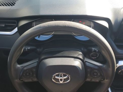 Used 2020 Toyota RAV4 XLE image 19