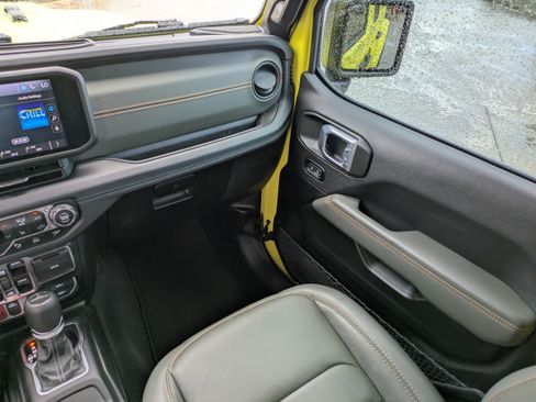 Used 2024 Jeep Gladiator Mojave AWD/4WD image 17