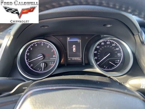 Used 2019 Toyota Camry SE FWD image 18
