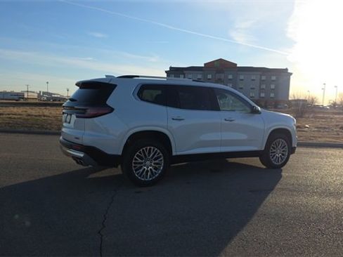 Used 2025 GMC Acadia Denali image 6