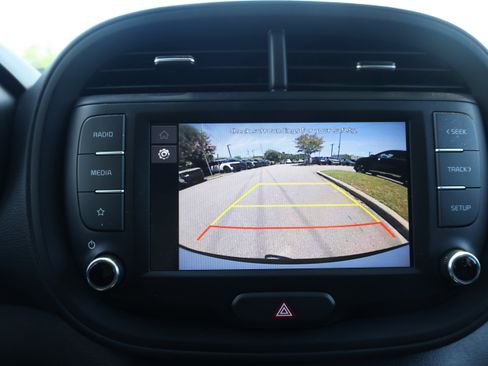 Used 2024 Kia Soul LX FWD image 17