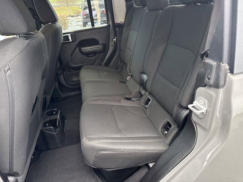 Used 2021 Jeep Gladiator Sport image 13