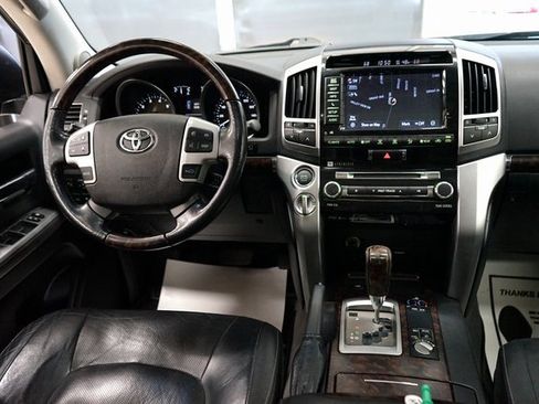 Used 2013 Toyota Land Cruiser image 13