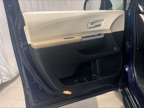 Used 2022 Toyota Sienna XLE w/ XLE Plus Package image 9