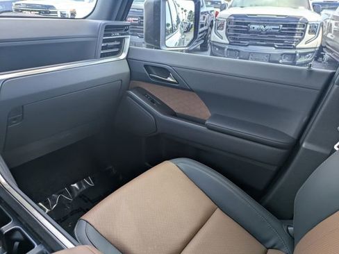 Used 2024 Lexus GX 550 w/ Accessory Package (2T) AWD/4WD image 21