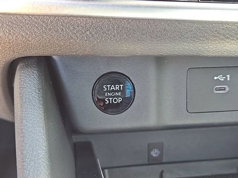 Certified 2026 Nissan Rogue SL FWD image 28