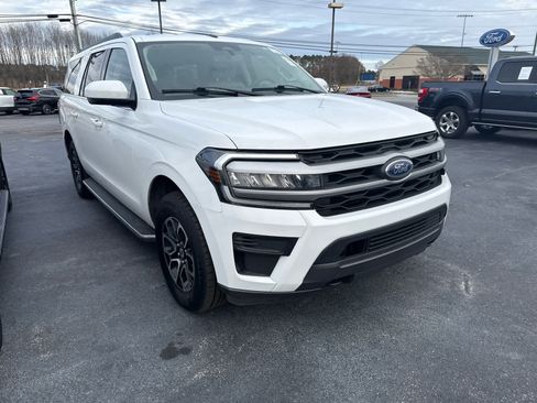 Used 2023 Ford Expedition Max XLT image 2