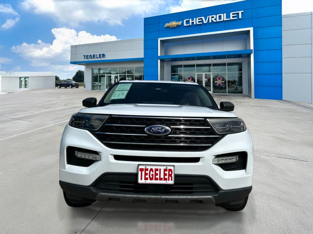 Used 2020 Ford Explorer XLT w/ Equipment Group 202A RWD image 2